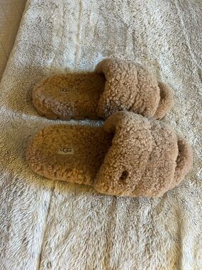 UGG Cozetta Shearling Slide Slippers in Chestnut